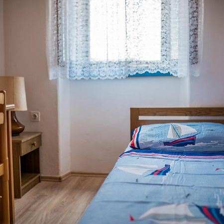 Hostel Flora Mali Losinj Bilik gambar