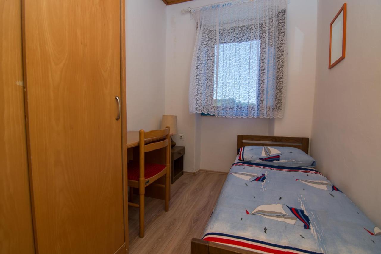 Hostel Flora Mali Losinj Luaran gambar