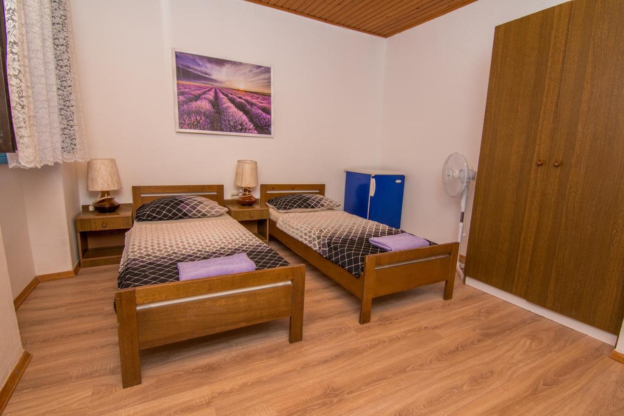 Hostel Flora Mali Losinj Luaran gambar