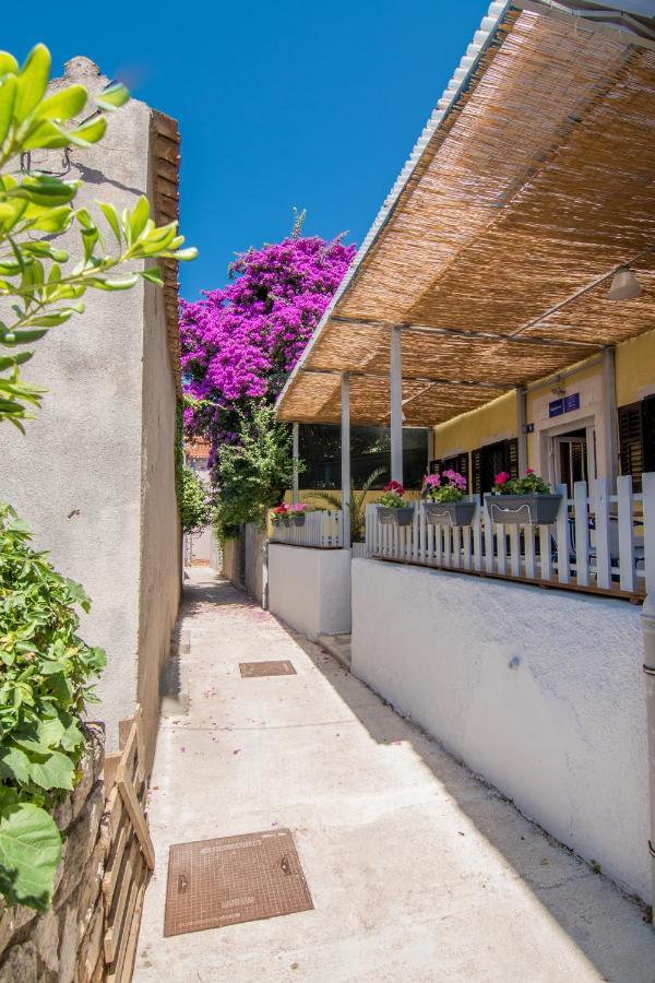 Hostel Flora Mali Losinj Luaran gambar