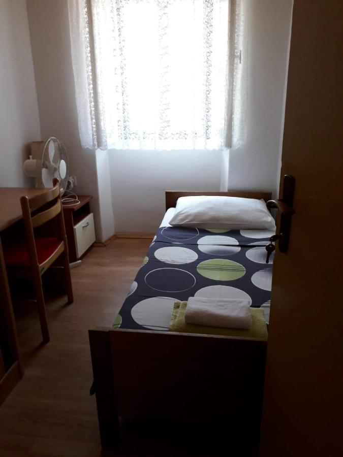 Hostel Flora Mali Losinj Luaran gambar