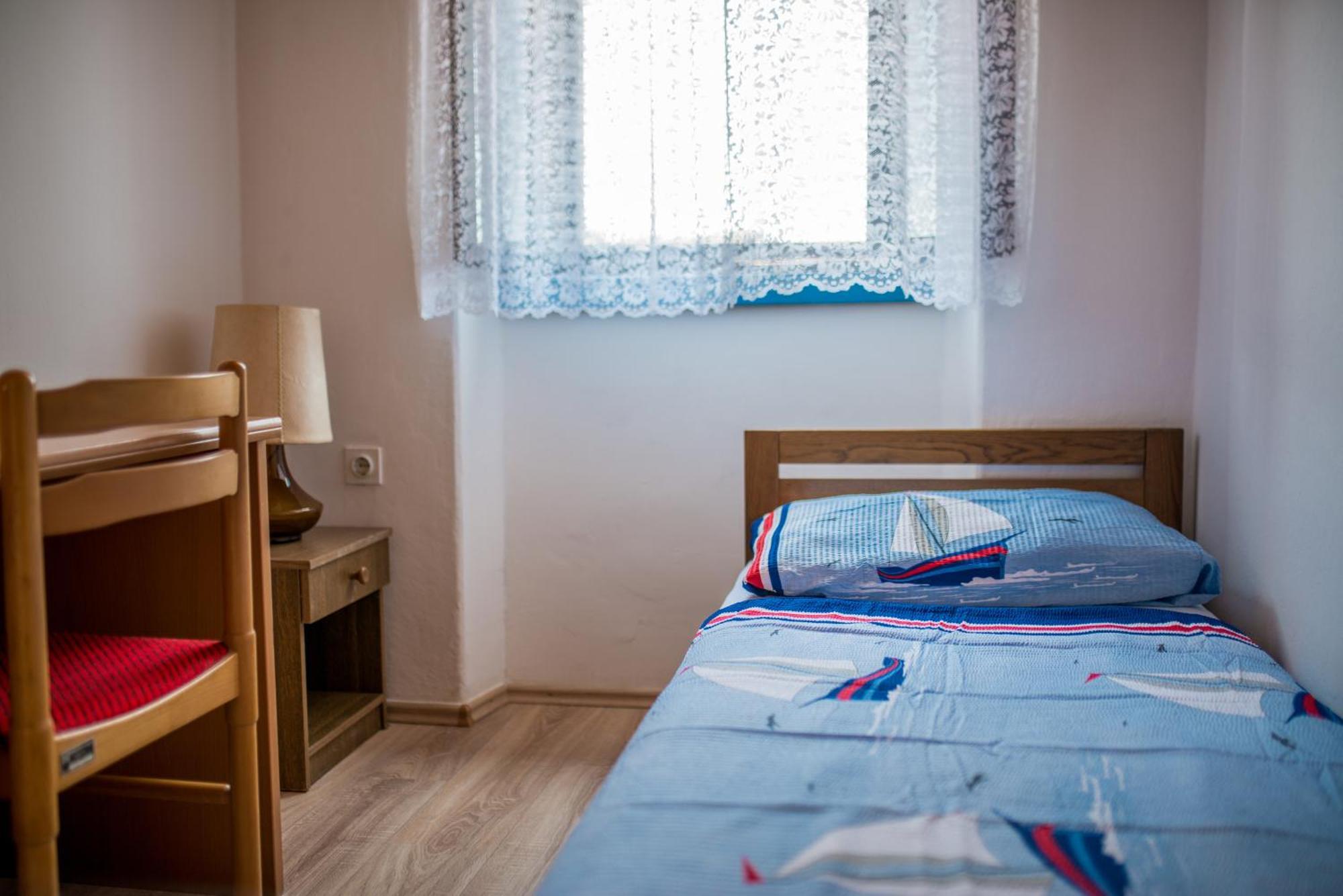 Hostel Flora Mali Losinj Bilik gambar